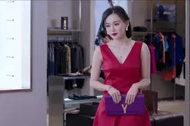 暖爱：贵妇商场买衣服，换新衣服后，直接刷卡走人，旧衣服不要了视频封面