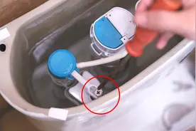 马桶冲水无力？马桶冲水少？拧一拧水箱里的小机关，立马解决烦恼