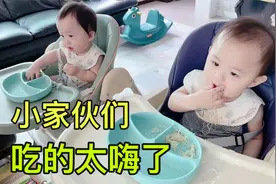韩国婆婆做小面，这俩孙子吃的一身都是，太给他们奶奶面子了！