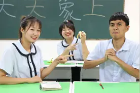 短剧：学霸套路学渣叫“爸爸”，看学渣如何反击学霸，过程太逗了视频封面