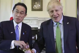 日首相访英与约翰逊同吃福岛爆米花，英国将解除福岛食品进口限制视频封面