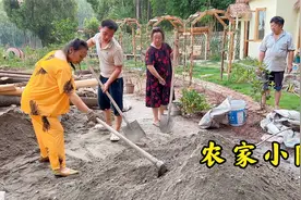 低成本打造农家小院，花800元自己动手打地坪，看看值不值视频封面