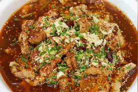 水煮肉片最简单的做法，肉片要这样处理才滑嫩，麻辣鲜香，真过瘾