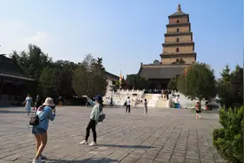 西安的大雁塔，在大慈恩寺内视频封面