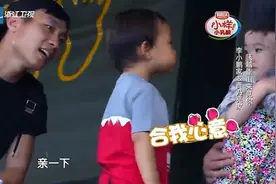甜馨果然霸气，主动上前就要亲奥莉，奥莉吓的直往后躲！视频封面