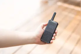 极蜂超薄对讲机，这才是酷男该用的设备！视频封面