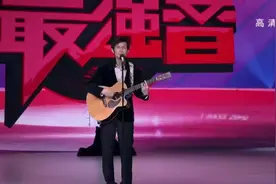 中国最强音：帅气爸爸登台唱歌，可爱女儿加油打气，太幸福了!视频封面
