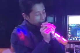 小哥KTV翻唱维塔斯歌曲《星星》，最正经的翻唱，一开口惊艳全场