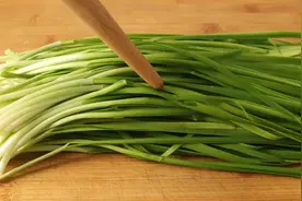 吃了30多年的韭菜，只服这种农家特色做法，爽口开胃超下饭，真香视频封面