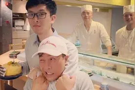 甄子丹与大儿子同框，已23岁跟前妻长大，与同父异母弟妹相处融洽视频封面