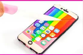 创意手工玩具 利用黏土制作出一个手机模型。小朋友们喜欢吗