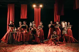 热辣迷人！暗夜古堡里，小姐姐上演热情斗牛舞《Senorita》视频封面