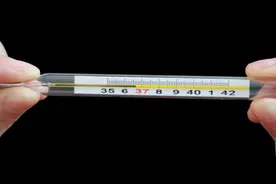 体温计以前都用错了，这才是正确测体温方法，让家人朋友也知晓