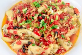 这才是鸡爪最好的做法，独家配方的剁椒鸡爪，香辣过瘾吃不厌