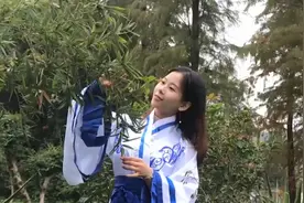 任家萱一首《她很漂亮》，甜美的歌声，听得心醉