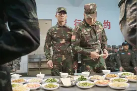 霹雳火：王星和思潇谁也不服输，射击打成平手，谁知炒菜也是平手视频封面