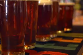 教你“正确”喝啤酒，让你过年聚会时，连吹5瓶都没事！