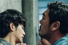 一口气看完韩剧《某一天》，大学生邂逅美女后，不料成了杀人犯。视频封面