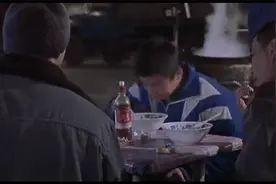 【电影美食】八十年代生活在煤矿区的工人吃什么视频封面