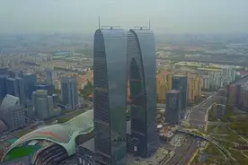 航拍苏州东方之门 俗称大秋裤大楼 被誉为世界第一高门视频封面