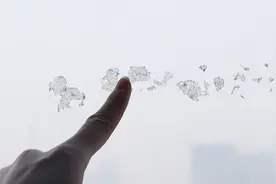 不管玻璃上胶印多严重，用点家中常见物，快速去印不留痕迹，厉害视频封面