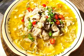 大厨教你“正宗酸汤肥牛”的做法，酸辣开胃又营养，味道堪比饭店