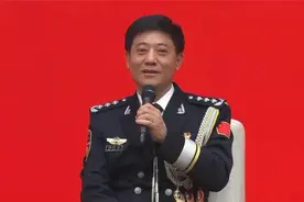 公安民警党员代表刘忠义：这身警服在老百姓心中它是一道屏障视频封面