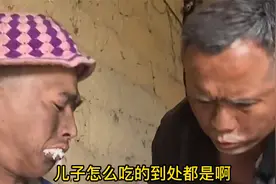 父亲乞讨养瘫痪儿子40多年，就算自己不吃，每天也让儿子吃饱！！视频封面