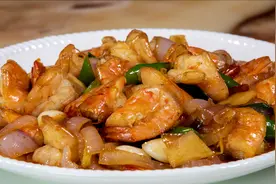 家庭版特色洋葱炒大虾，非常简单海虾做法，很适合做便当的下饭菜