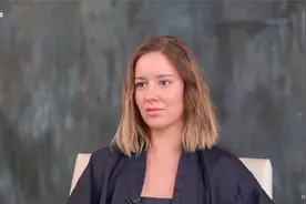 美女伊琳娜接受电视采访视频封面