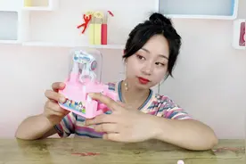 试玩迷你版夹娃娃机，这样夹娃娃，我也成高手了！