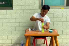 夏天蚊子太多睡不着觉？小伙教你自制驱蚊液，环保卫生效果好视频封面