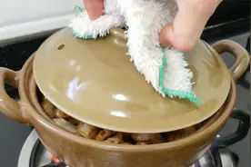 广东人百吃不腻的一锅焗生肠，几分钟出锅，口感爽脆好吃做法简单视频封面