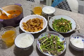 90后宝妈花50元做了三菜一汤，营养全面，看看有你喜欢吃的吗？