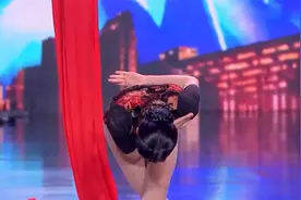达人秀：小姐姐实在有礼貌，跳完舞深鞠一躬，标准的公主礼仪！视频封面