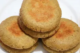 血糖高，1种粗粮饼经常吃，降糖降脂护血管，酥脆柔软，简单营养视频封面