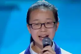 小女孩台上一首《谁不说按家乡好》惊艳全场，给人反差太大视频封面