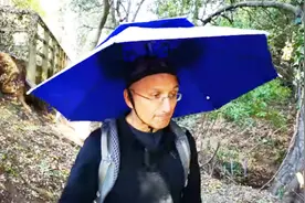 这款没有手把的雨伞被发明出来了，上市首日，就被疯狂抢购？视频封面