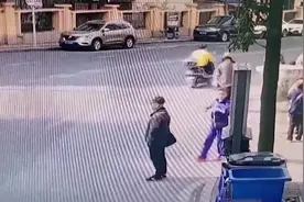 男子街头无差别攻击路人 连老人都不放过视频封面