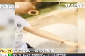 奶爸警察抱娃跳水救人,15个月大儿子"神助攻":握住轻生男子的手！