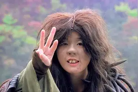 阿sa蔡卓妍早期实力扮丑，龅牙驼背蒜头鼻，完美蜕变后艳压范冰冰视频封面