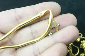 这类黄金手镯掺了18K金的手镯商家却当纯金卖，大家一定要当心