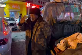 山药大爷找到啦！郑州寒夜卖货为给孩子赚压岁钱：卖完该回家了视频封面