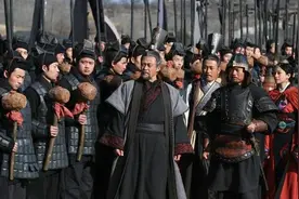 最硬核催婚：为解决士兵婚姻，秦始皇派15000单身女子为士兵补衣视频封面