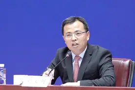 明年1月1日起，高速公路货车计重收费改为按车轴数收费视频封面