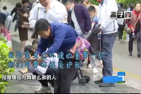 路上惊现“小青蛙”，密密麻麻看着瘆人，到底是怎么回事？视频封面