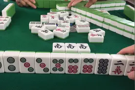 摸牌后不知打哪张牌？麻将老鬼今天来技巧分享，满满的干货啊视频封面