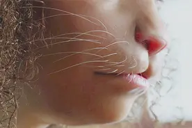 女孩拥有超能力，能变成各种动物，却处处遭人欺负视频封面