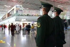 春运返程高峰 “橄榄绿”保驾护航视频封面