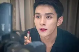 “口红一哥”李佳琦的爆红并非偶然！风光背后，是难以想象的努力视频封面